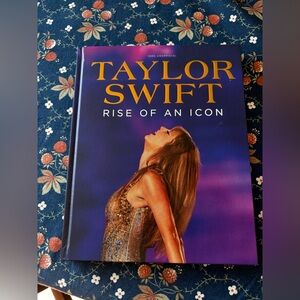Taylor Swift - Rise of an Icon book